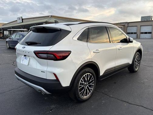 2026 Ford Escape PHEV Base