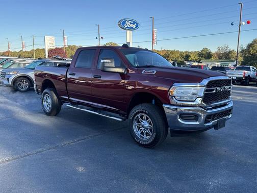 2024 RAM 2500 Tradesman Crew Cab 4x4 6'4' Box