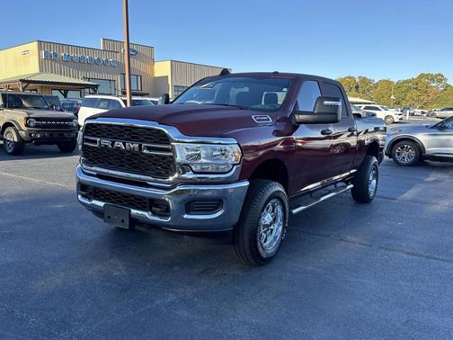 2024 RAM 2500 Tradesman Crew Cab 4x4 6'4' Box