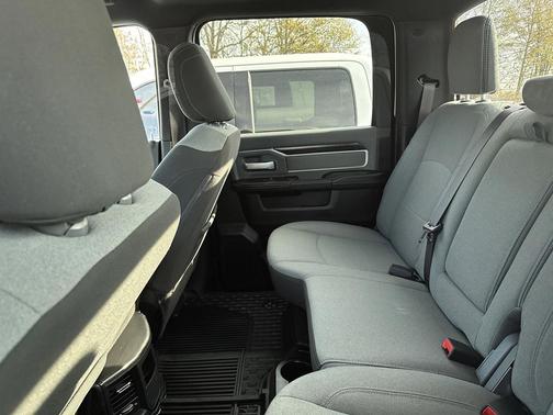 2022 RAM 2500 Big Horn Crew Cab 4x4 6'4' Box