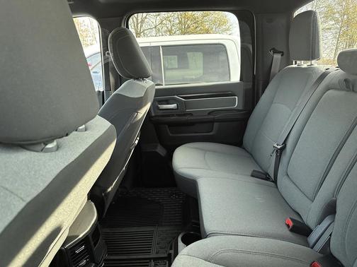 2022 RAM 2500 Big Horn Crew Cab 4x4 6'4' Box