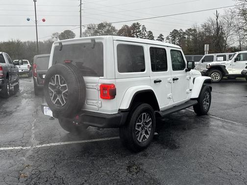 2025 Jeep Wrangler 4-Door Sahara 4x4