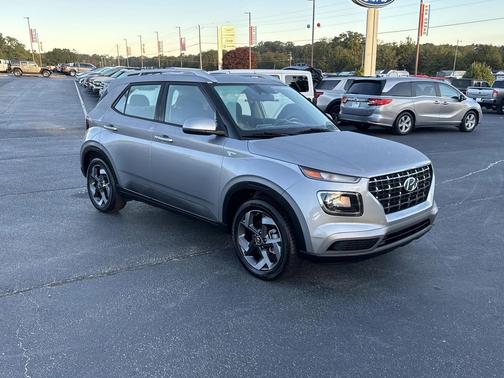 2024 Hyundai VENUE SEL