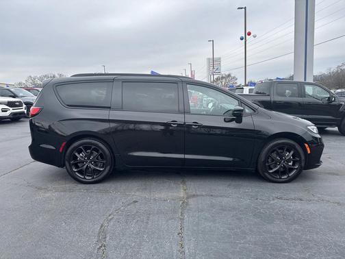 2025 Chrysler Pacifica Limited