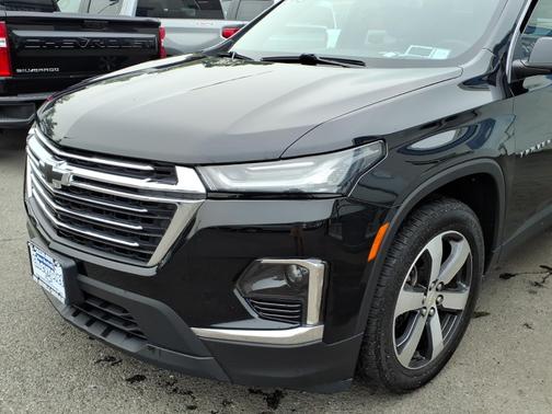 Mosaic Black Metallic 2023 Chevrolet Traverse LT Leather