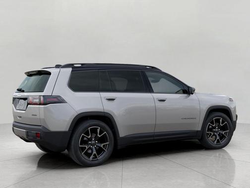 Silver Zynith Clearcoat 2026 Jeep Cherokee Overland