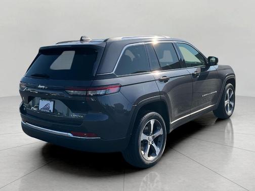 Baltic Gray Metallic Clearcoat 2023 Jeep Grand Cherokee Limited