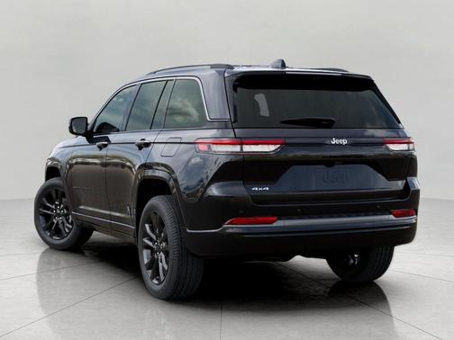 Diamond Black Crystal Pearlcoat 2026 Jeep Grand Cherokee Limited