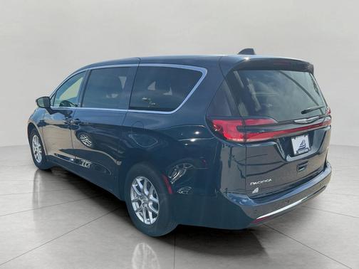 2025 Chrysler Pacifica L