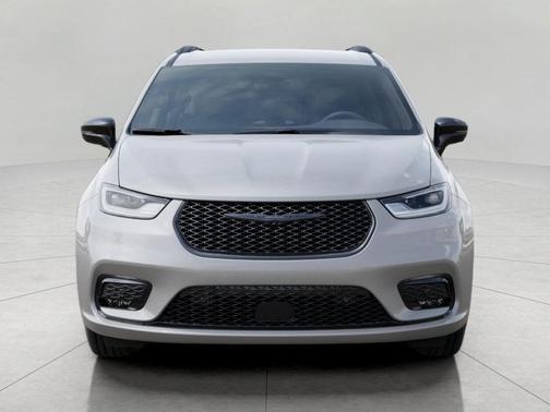 Silver Mist Clearcoat 2026 Chrysler Pacifica L