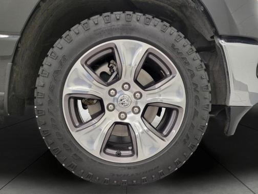 Diamond Black Crystal Pearlcoat 2023 RAM 1500 Laramie