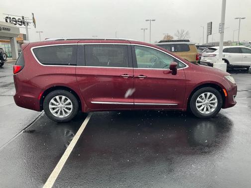 2018 Chrysler Pacifica Touring-L