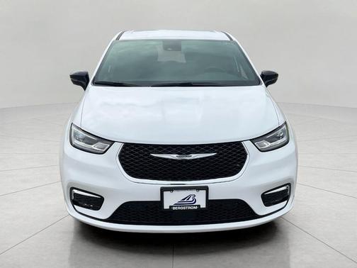 2025 Chrysler Pacifica L