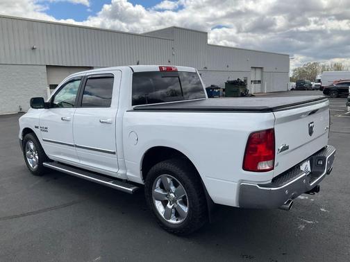 Bright White Clearcoat 2018 RAM 1500 Big Horn
