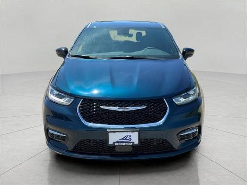 2025 Chrysler Pacifica L