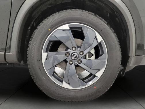 Super Black 2025 Nissan Rogue SV