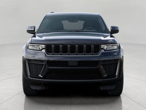 Diamond Black Crystal Pearlcoat 2026 Jeep Grand Cherokee Altitude