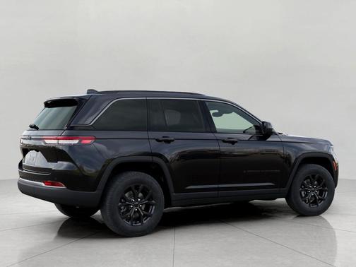 Diamond Black Crystal Pearlcoat 2026 Jeep Grand Cherokee Altitude