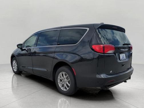 Brilliant Black Crystal Pearlcoat 2024 Chrysler Voyager LX