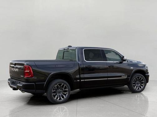 Diamond Black Crystal Pearlcoat 2026 RAM 1500 Limited