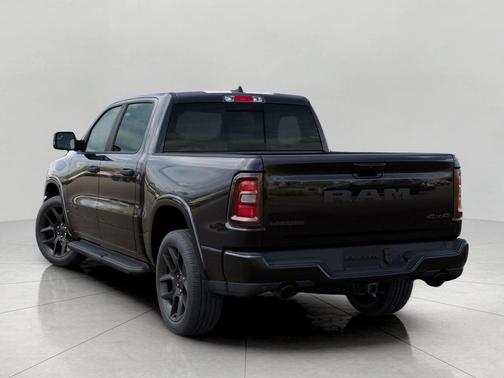 Diamond Black Crystal Pearlcoat 2026 RAM 1500 Laramie