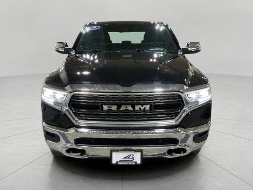 Diamond Black Crystal Pearlcoat 2024 RAM 1500 Limited