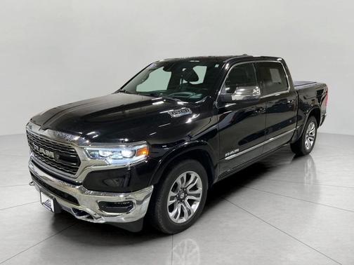 Diamond Black Crystal Pearlcoat 2024 RAM 1500 Limited