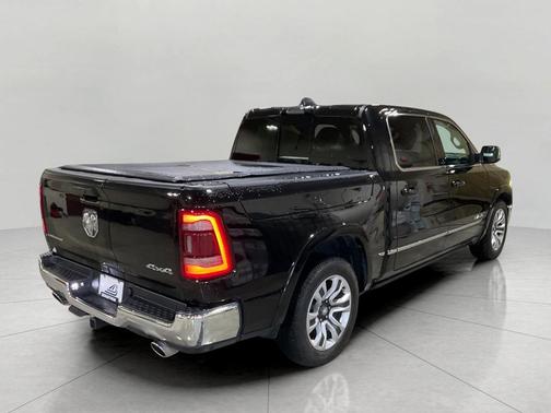 Diamond Black Crystal Pearlcoat 2024 RAM 1500 Limited
