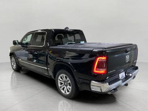 Diamond Black Crystal Pearlcoat 2024 RAM 1500 Limited