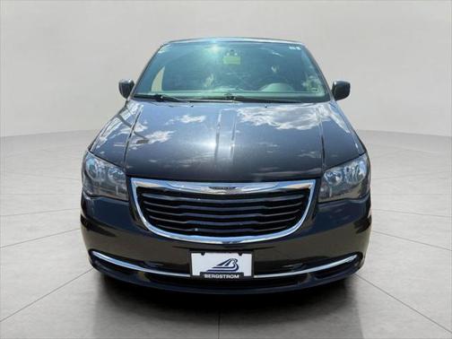 2016 Chrysler Town & Country S