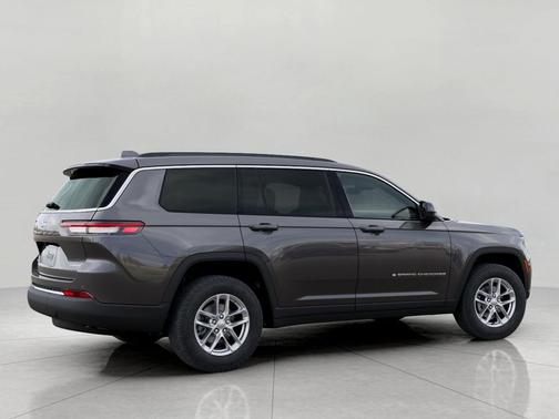 Baltic Gray Metallic Clearcoat 2026 Jeep Grand Cherokee L Laredo