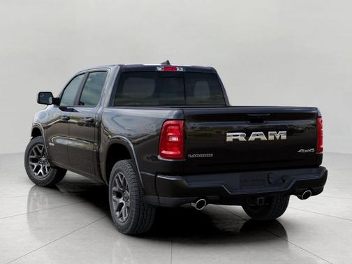 Diamond Black Crystal Pearlcoat 2026 RAM 1500 Laramie