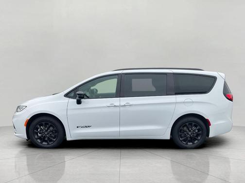 2025 Chrysler Pacifica L