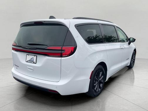 2025 Chrysler Pacifica L