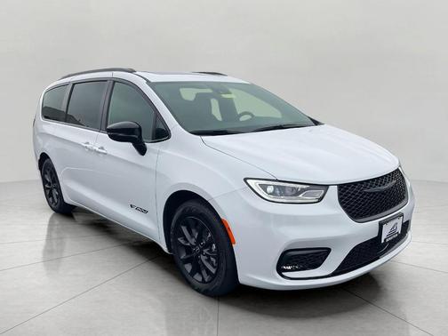 2025 Chrysler Pacifica L