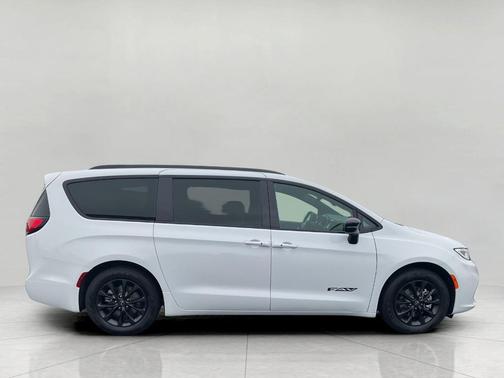 2025 Chrysler Pacifica L