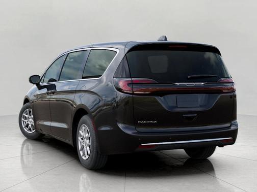 Diamond Black Crystal Pearlcoat 2027 Chrysler Pacifica L