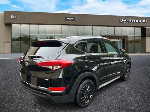 2017 Hyundai TUCSON SE