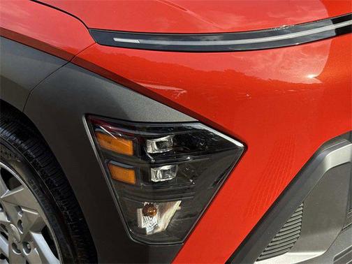 2025 Hyundai KONA SE