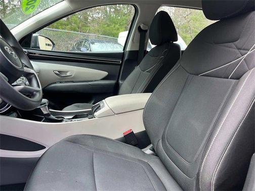 2022 Hyundai TUCSON SE