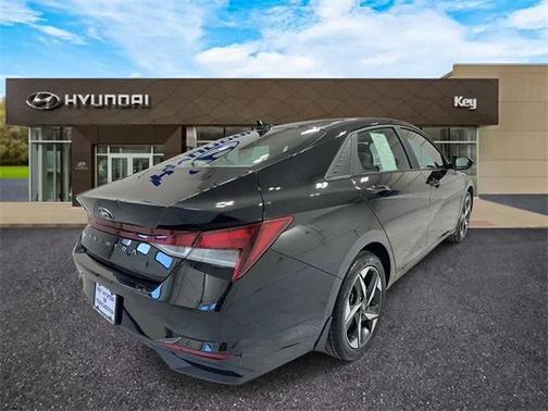 2023 Hyundai ELANTRA SEL