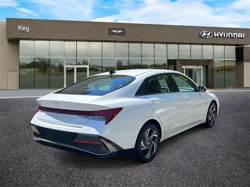 2025 Hyundai ELANTRA Limited