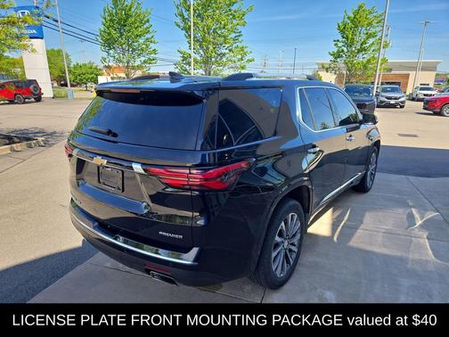 Mosaic Black Metallic 2023 Chevrolet Traverse Premier