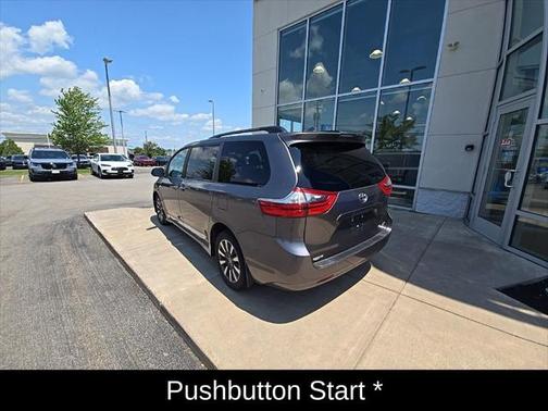 2020 Toyota Sienna XLE