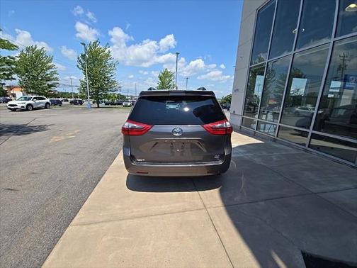 2020 Toyota Sienna XLE