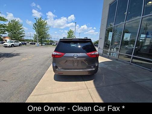 2020 Toyota Sienna XLE