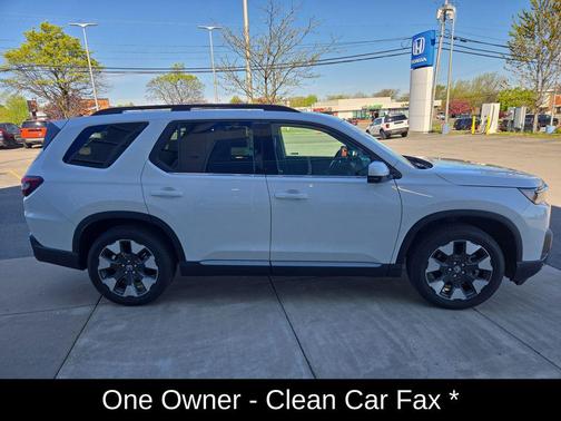 Platinum White Pearl 2026 Honda Pilot Touring 8-Passenger