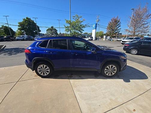 2024 Toyota Corolla Cross LE