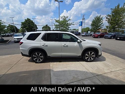 2023 Honda Pilot Touring 8-Passenger