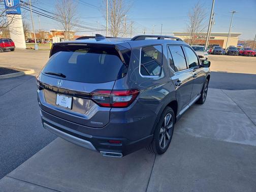 Modern Steel Metallic 2025 Honda Pilot Touring 8-Passenger